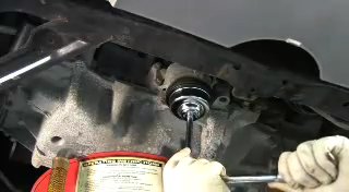 otpuštanje poklopca uljnog filtera